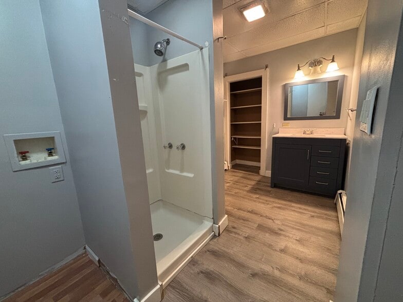 Building Photo - 203 Main St