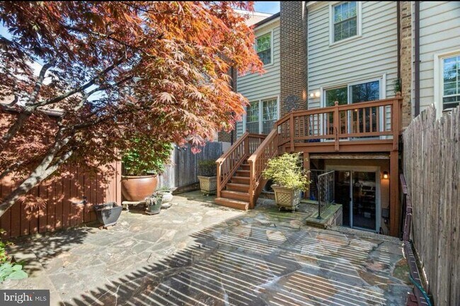 Building Photo - 7720 Bristol Square Ct