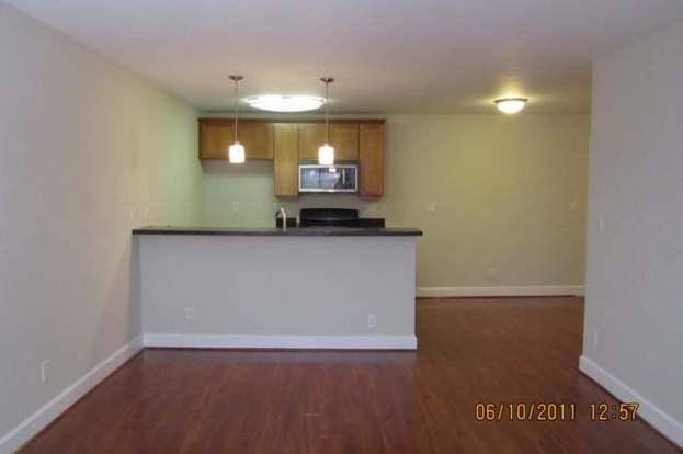 Building Photo - 10982 Roebling Ave