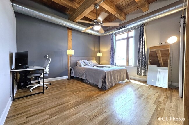 Building Photo - 500 N Damen Ave