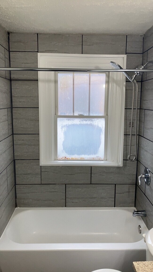 Building Photo - 908 Watervliet Ave