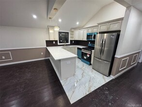 Building Photo - 167-20 140th Ave