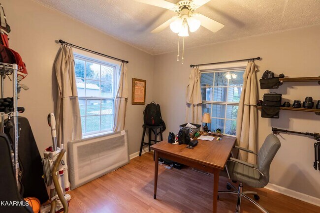 Building Photo - Updated North Knoxville Gem | Massive Fenced Yard & Prime Location!