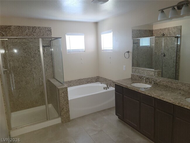 Building Photo - 2919 Tremont Ave