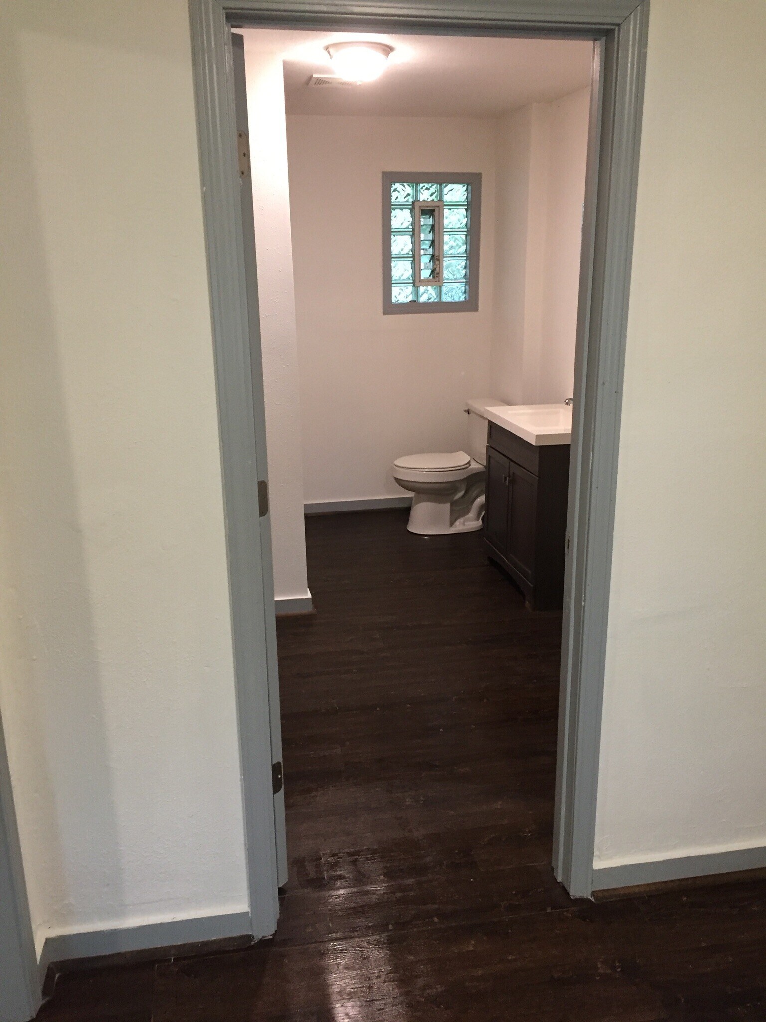 Building Photo - 300 Brenda St