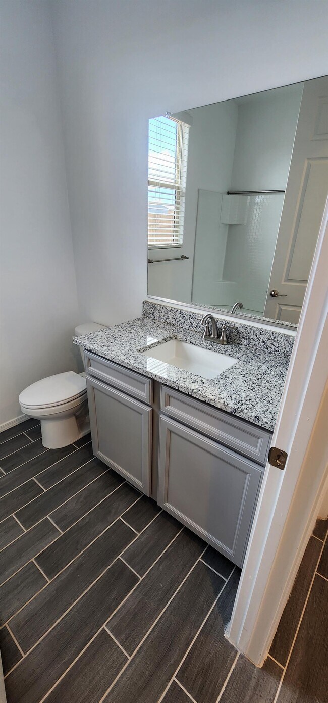 Building Photo - 7822 S Wolf Creek Dr