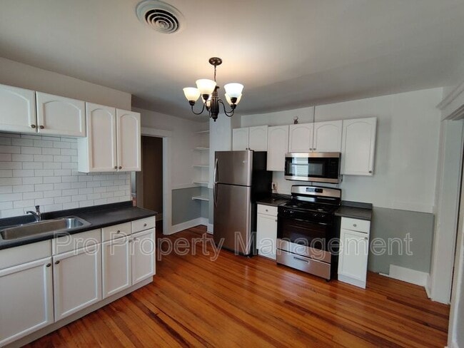 Building Photo - 35 Fairfield St