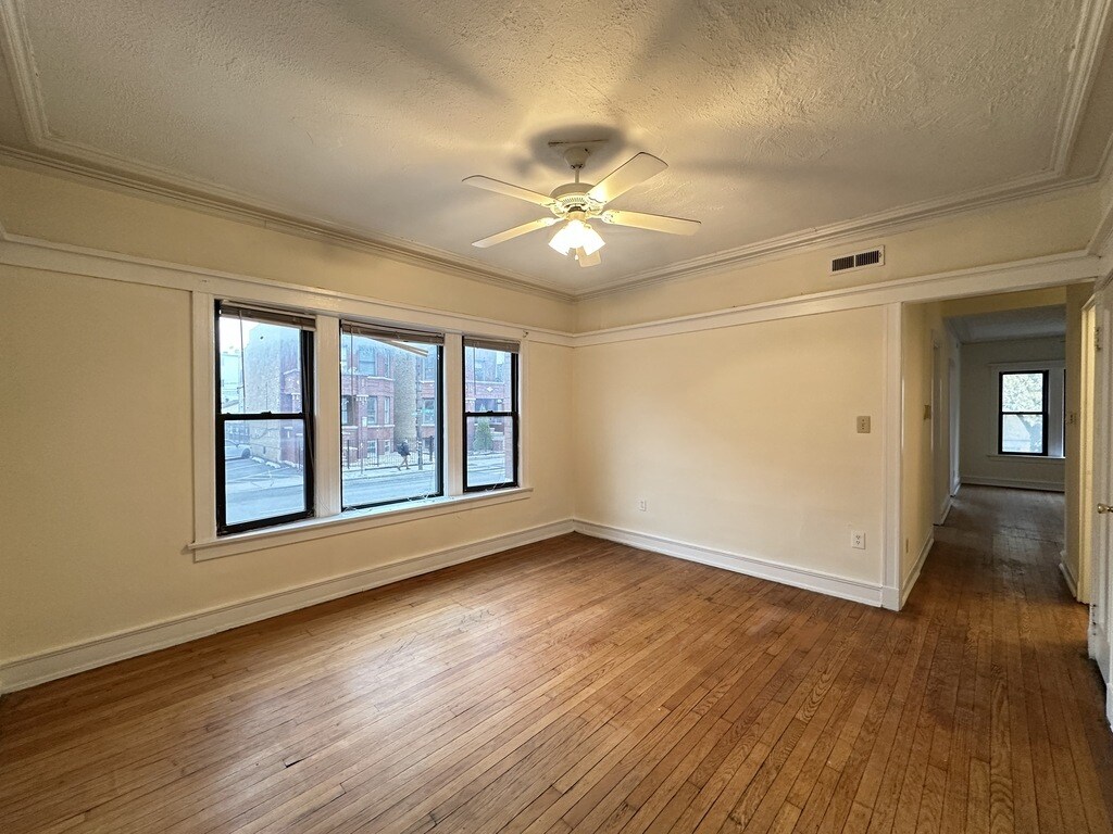 Building Photo - 3958 N Janssen Ave