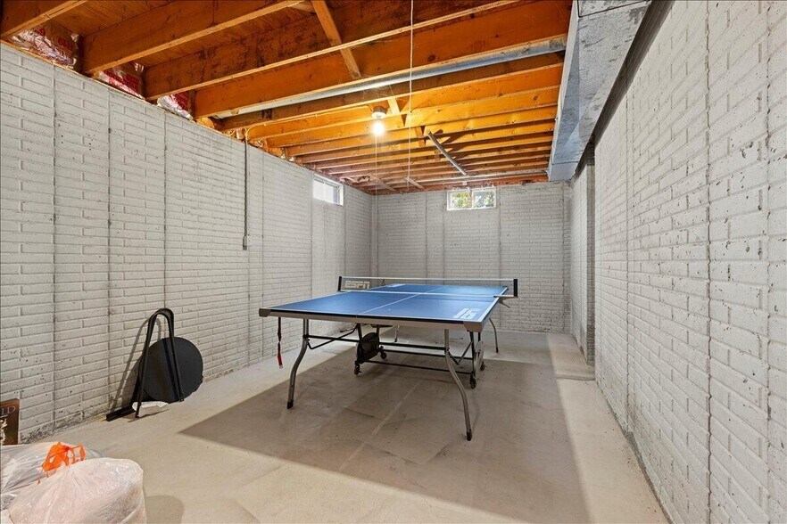Building Photo - 3955 Meadowbrook Ct