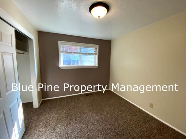 Building Photo - 896 Lucille Ave