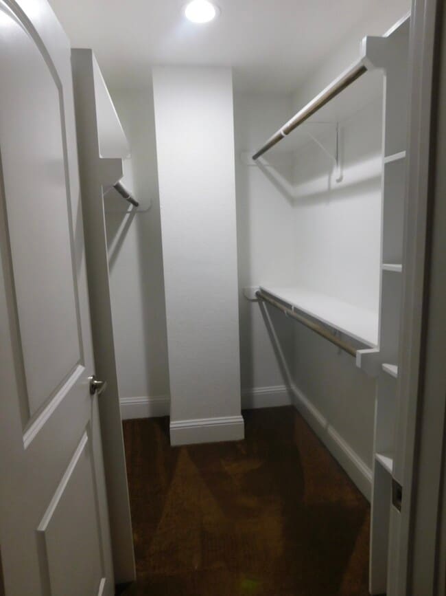 Building Photo - 4803 Forest Ct