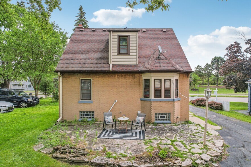 Building Photo - 6225 N Green Bay Ave