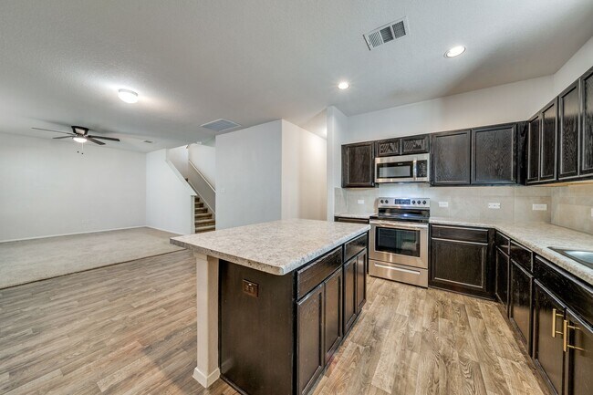 Building Photo - 3-BEDROOM HOME IN CROSSING AT WINDCREST