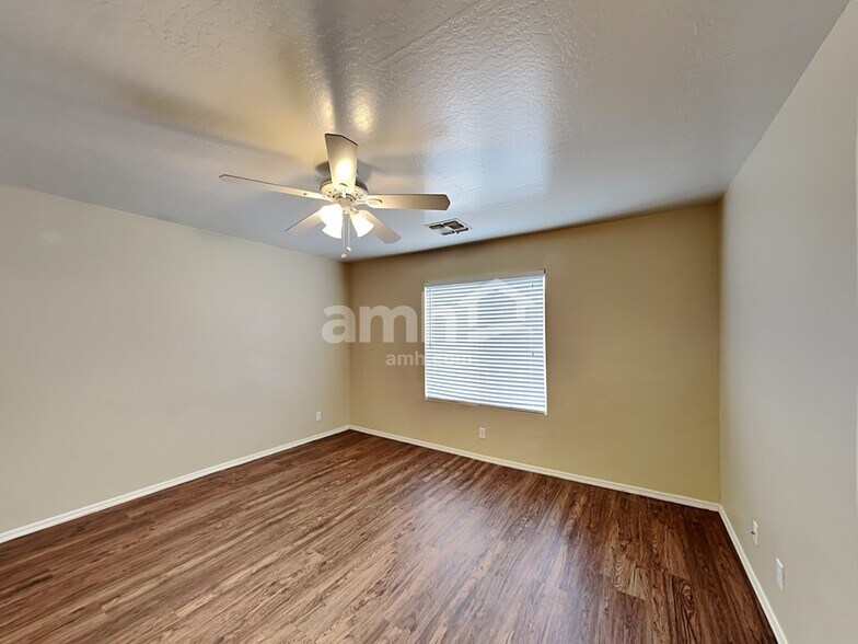 Building Photo - 426 S Luther