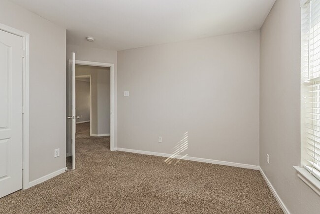 Building Photo - 9831 W Jennifer Way