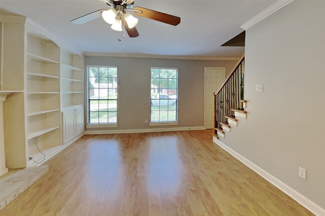 Building Photo - 3918 Forest Village Dr