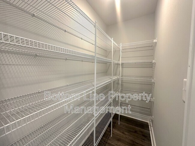 Building Photo - 2923 Burgess Dr