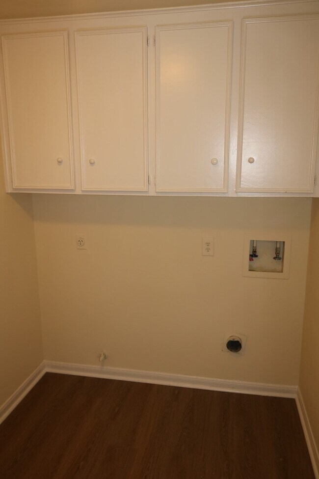 Building Photo - 2319 Quail Valley E Dr