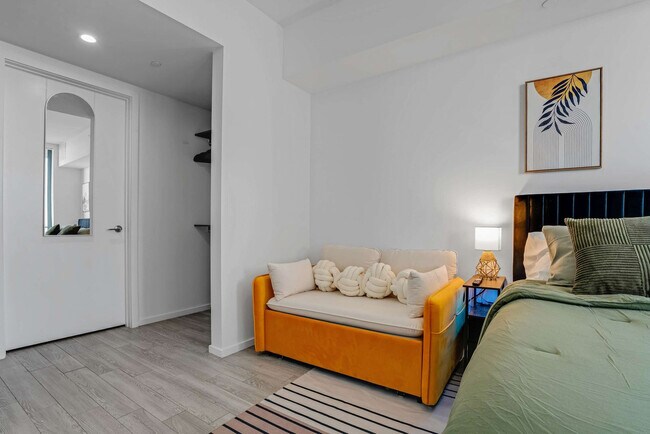 Building Photo - 404 NE 2nd Ave