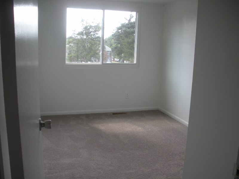 Building Photo - 79 Chestnut Dr