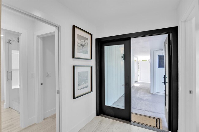 Building Photo - 17026 Bay St