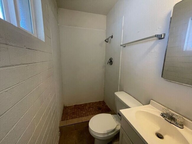 Building Photo - 4821 E Willetta St