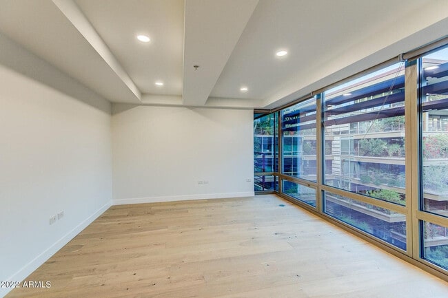 Building Photo - 7121 E Rancho Vista Dr