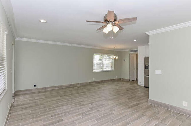 Building Photo - 864 Normandy R