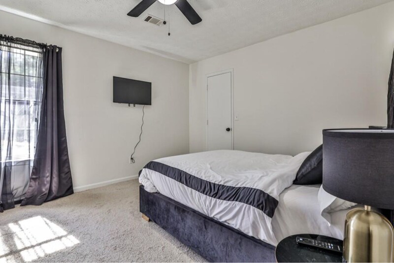 Building Photo - 3915 Basil Wy SW