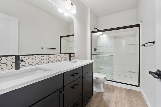Building Photo - Single-Level Serenity: Your 3 Bedroom, 2 B...