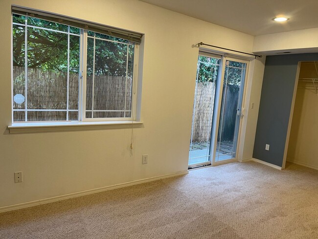 Building Photo - Spacious 2-Bedroom, 2-bathroom Townhome in...