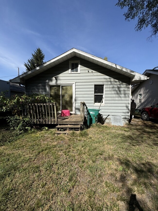 Building Photo - 2525 E Garfield Ave