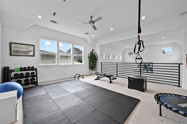 Building Photo - 5904 Florencia Ln