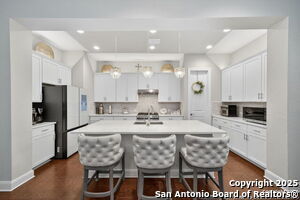 Building Photo - 620 N Guenther Ave