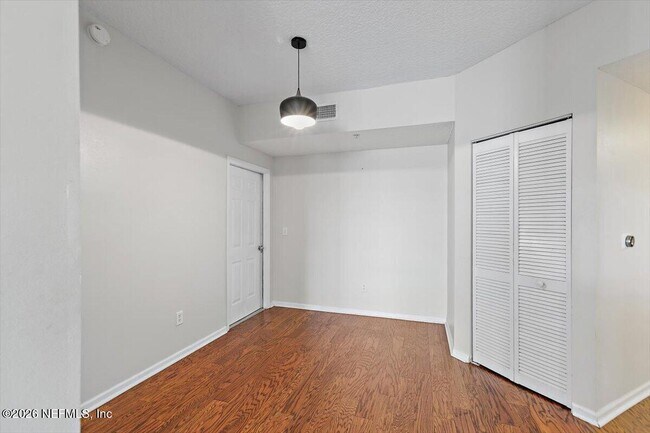 Building Photo - 1010 Bella Vista Blvd