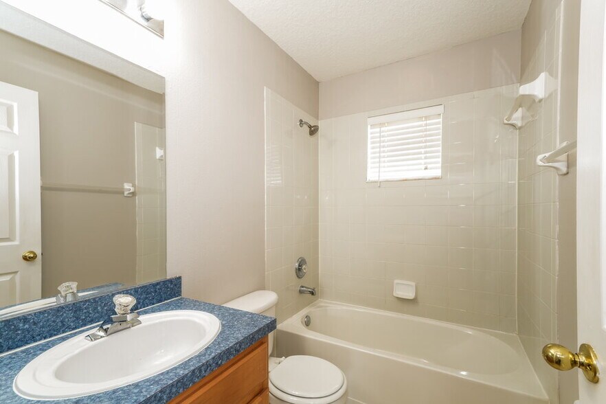 Building Photo - 21030 Green Wing Ct