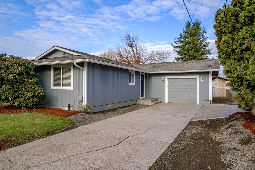 Building Photo - 401 Whittier St