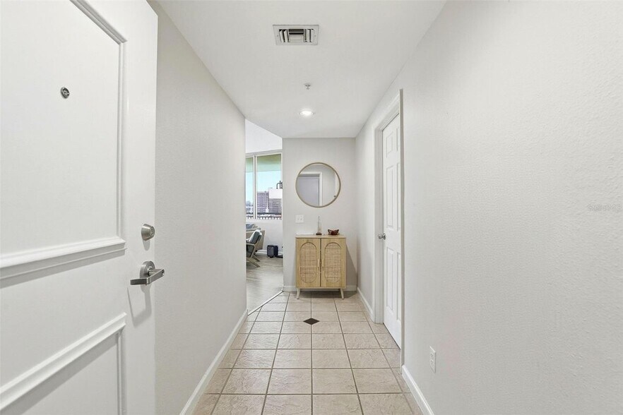 Building Photo - 322 E Central Blvd