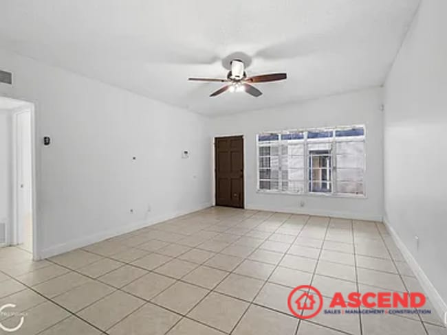 Building Photo - Beautiful 2 Bedroom Apartment!