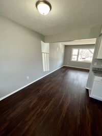 Building Photo - 6606 S 108th Terrace