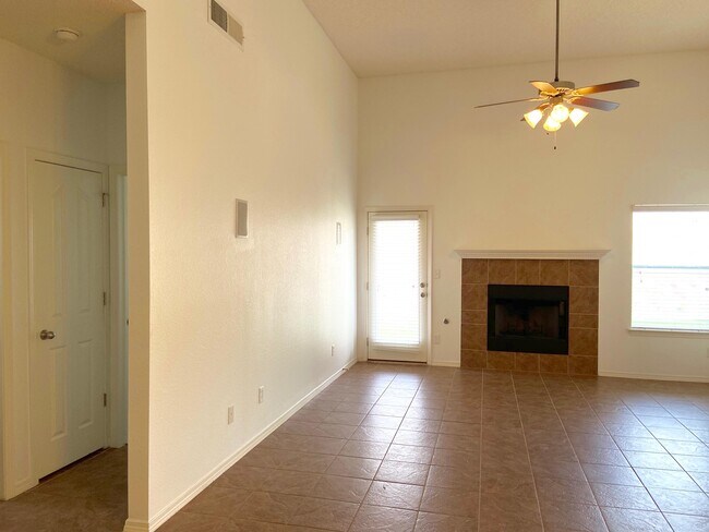 Building Photo - 1470 Senda Del Sol Ln