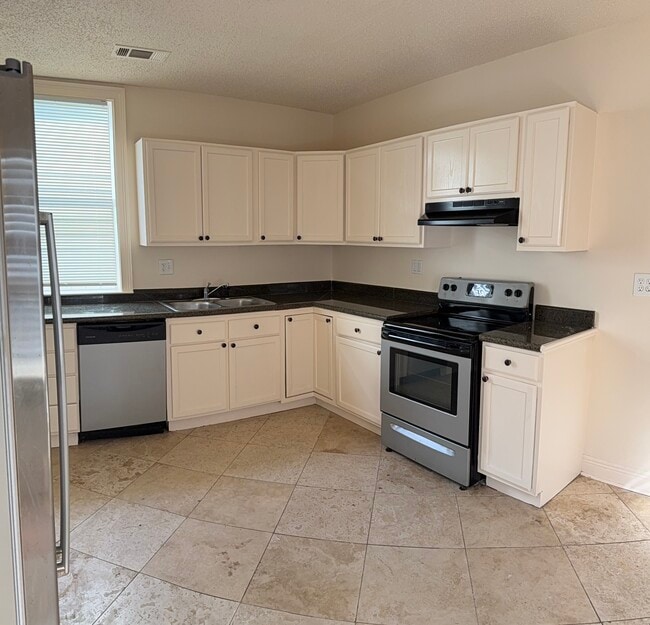 Building Photo - 2118 7th St