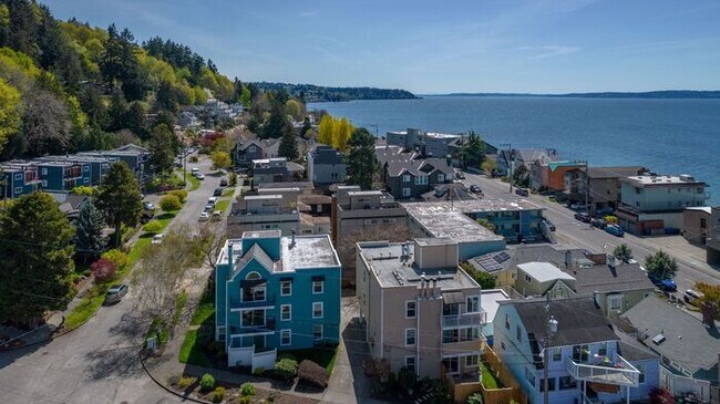 Building Photo - Beautifully Remodeled Top Floor Alki Condo with Views!