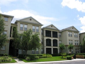 Building Photo - Beautiful ground floor unit in the Lakes of Windermere!