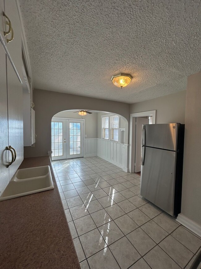 Building Photo - Spacious 4 Bed, 2 Bath Home in Prime Rockhill/Plaza Area Location