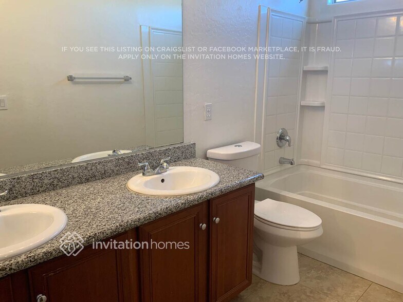 Building Photo - 1818 W Desert Seasons Dr