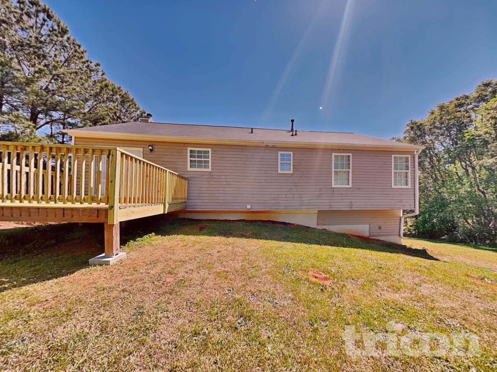 Building Photo - 245 Longview Dr