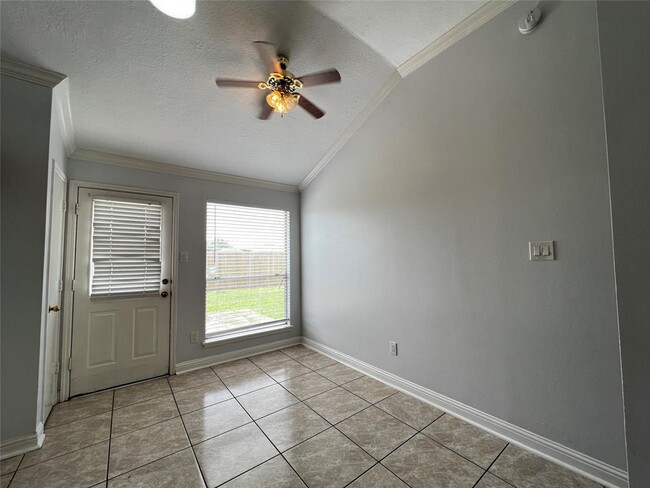 Building Photo - 15303 Riverside Grove Dr