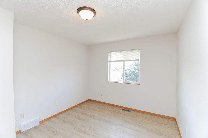 Building Photo - 4405 W Antelope Dr