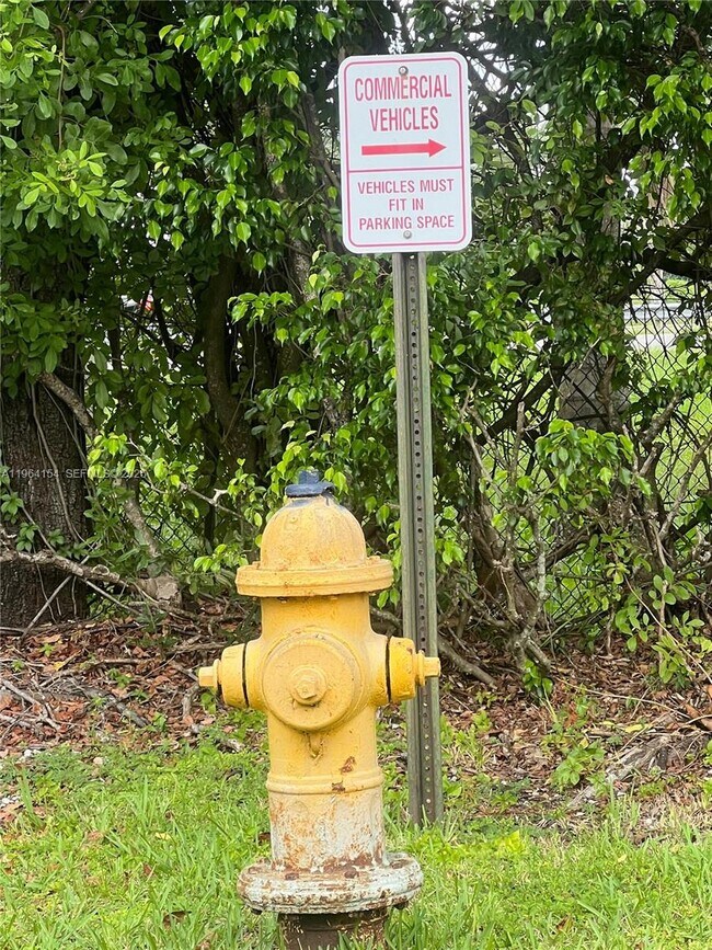 Building Photo - 805 N Franklin Ave